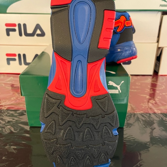 Mens Pumas size 12 - Picture 5 of 5